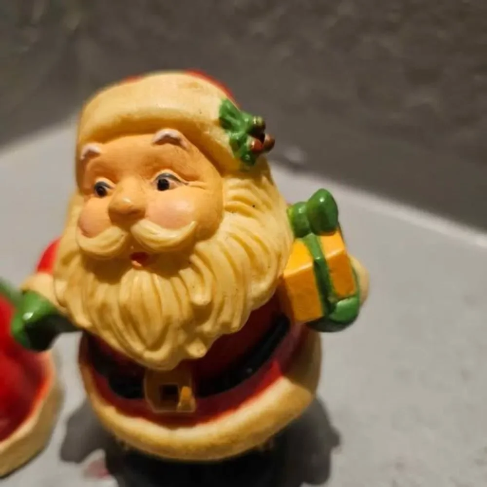 Vintage Santa and Mrs. Claus Plastic Salt and Pepper Shakers Hallmark